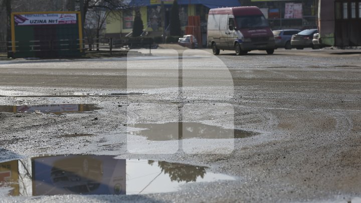 Streets from Bălţi filled with potholes and destroyed pavements (Photoreport)