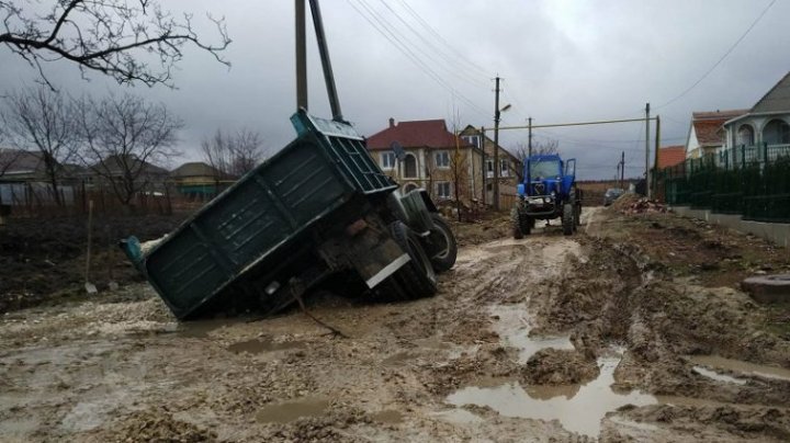 A truck trapped in muddy road in Mileştii Mici village