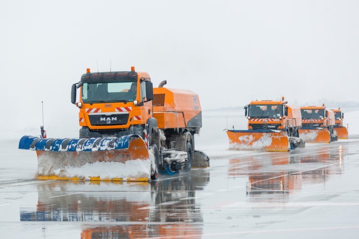 Chisinau Airport shrugs off heavy snowfall 