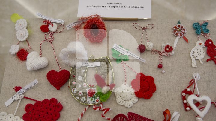 First spring day felt by whole country. People gave each other Mărţişor