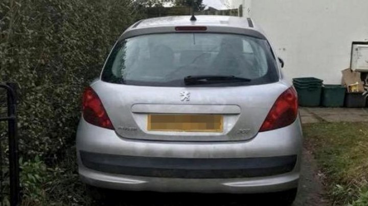 20-year-old put car up for sale starting 270 GBP because it brought her nothing but bad luck