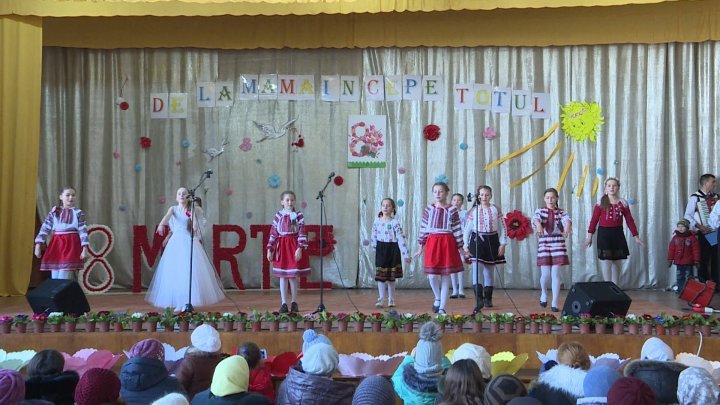 Flowers and concert dedicated to Women in Orhei's Pelivan commune  