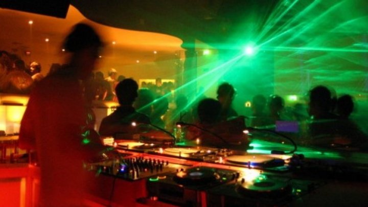 How did women had fun in night clubs from Capital