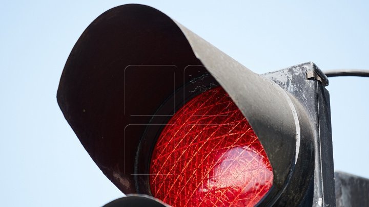 InfoTrafic: Attention, traffic light shuts down at intersection 