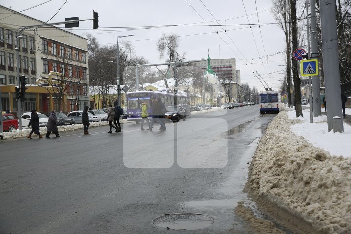 How Chisinau looks like after rare snow in spring (Photoreport)