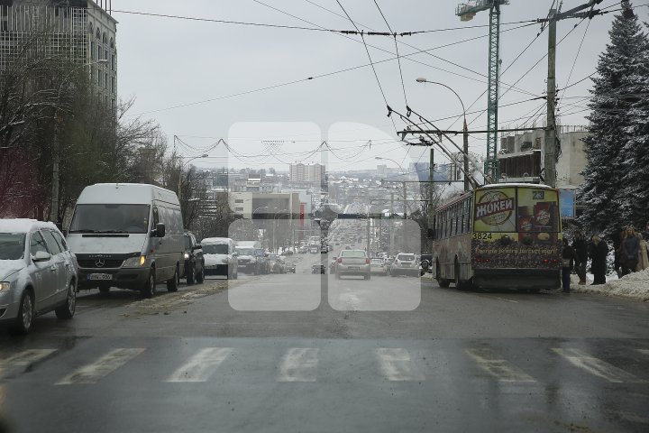 How Chisinau looks like after rare snow in spring (Photoreport)