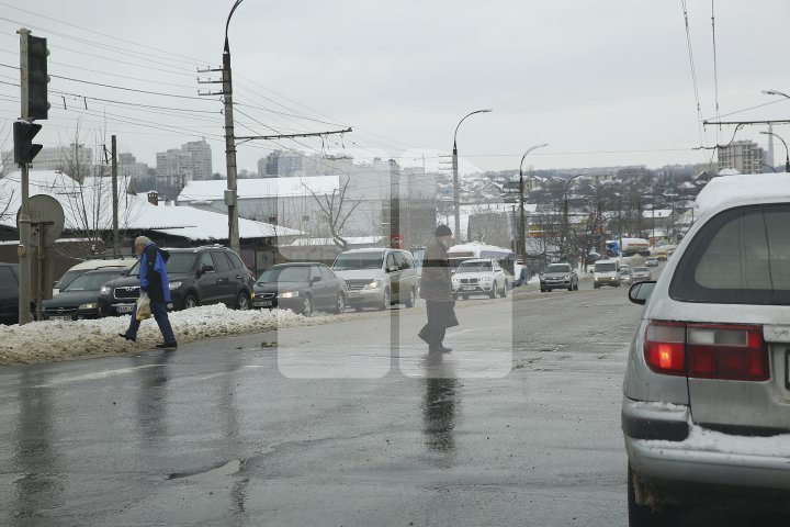 How Chisinau looks like after rare snow in spring (Photoreport)