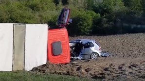 Horrible crash in Străşeni. Truck and car collided, causing the death of one person (Video)