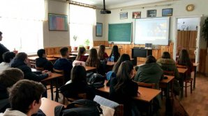 Hundreds of pupils receive safety lesson from IGSU rescuers and firefighters (Video)