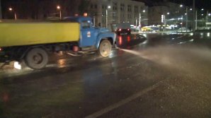 Cleaner streets in Capital. Exdrupo workers washed Chisinau streets all night long