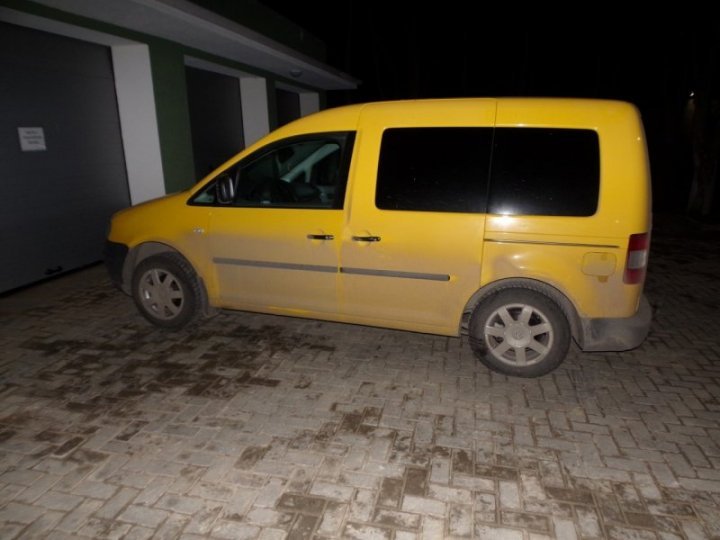 Two Moldovan were found smuggling nuts