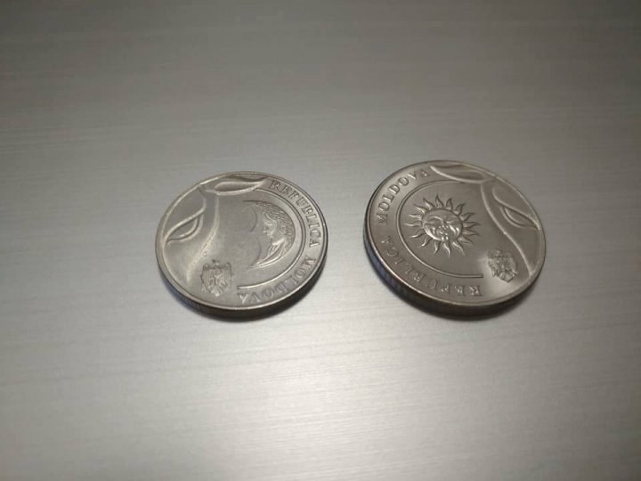 First pictures of 1 and 2 lei coins appeared on social media