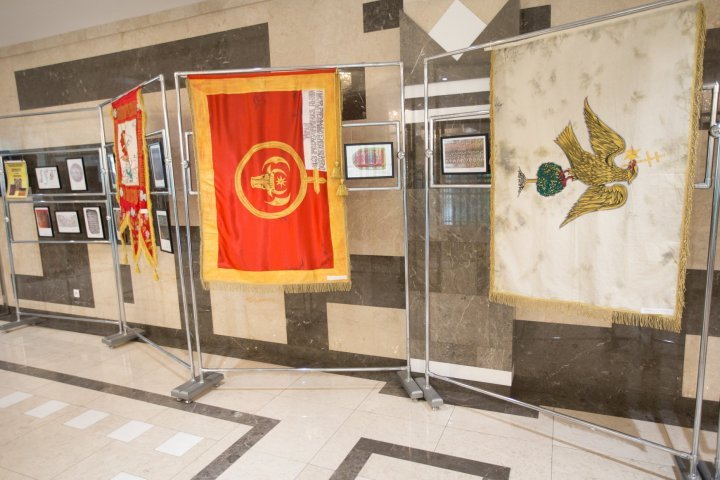 Exhibition at the Parliament for State Flag Day (Photo)