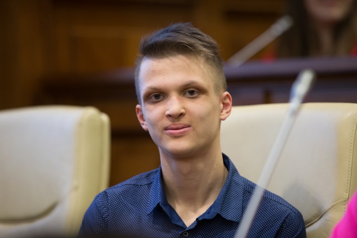 Andrian Candu to pupils from left side of Nistru: Daily, you offer us patriotism lessons 