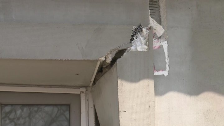 Cracks on house next to Nistru river. Citizens evacuated urgently  