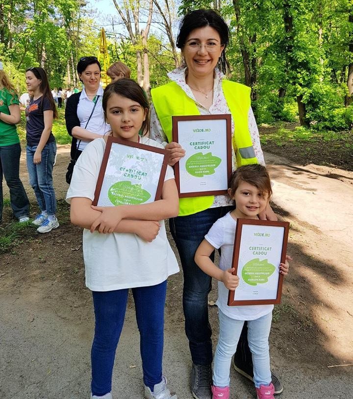 Interim Mayor and her family plant trees  in Valea Trandafirilor Park