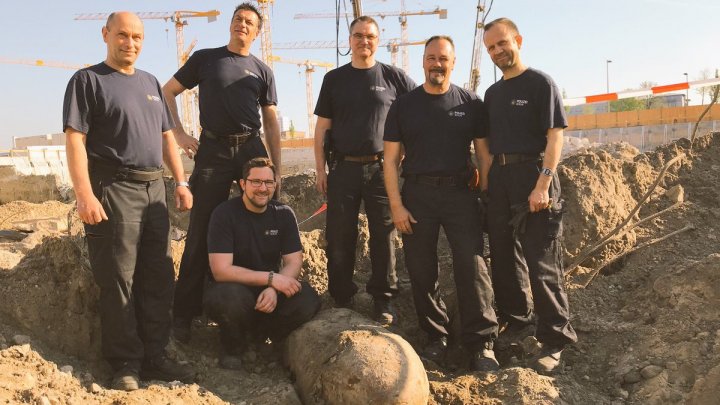 Nearly 10 000 people evacuated in Berlin so experts can defuse a WW2 bomb