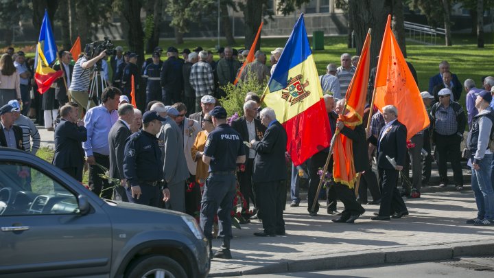 Victims of Chernobyl nuclear disaster commemorated in Chisinau (Photoreport) 