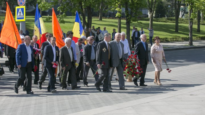 Victims of Chernobyl nuclear disaster commemorated in Chisinau (Photoreport) 