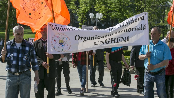 Victims of Chernobyl nuclear disaster commemorated in Chisinau (Photoreport) 