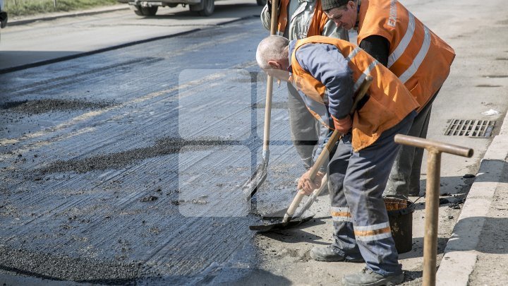 Road repair and maintenance works continue in Chisinau. Streets that will be closed today