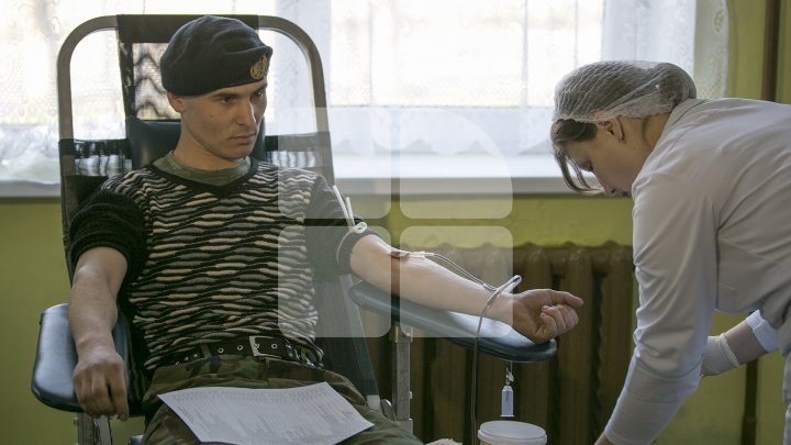 Soldiers and Military Academy students donated blood within a campaign launched by the Ministry (PHOTOREPORT)