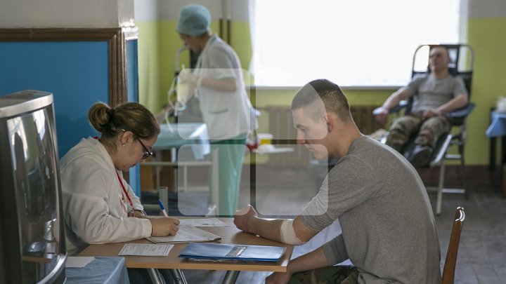 Soldiers and Military Academy students donated blood within a campaign launched by the Ministry (PHOTOREPORT)