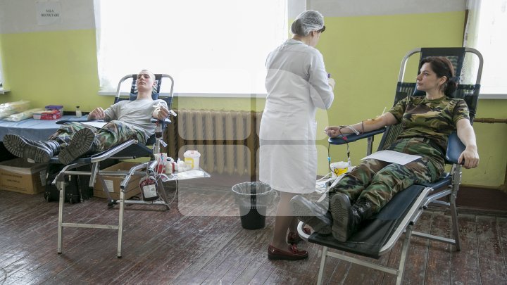 Soldiers and Military Academy students donated blood within a campaign launched by the Ministry (PHOTOREPORT)