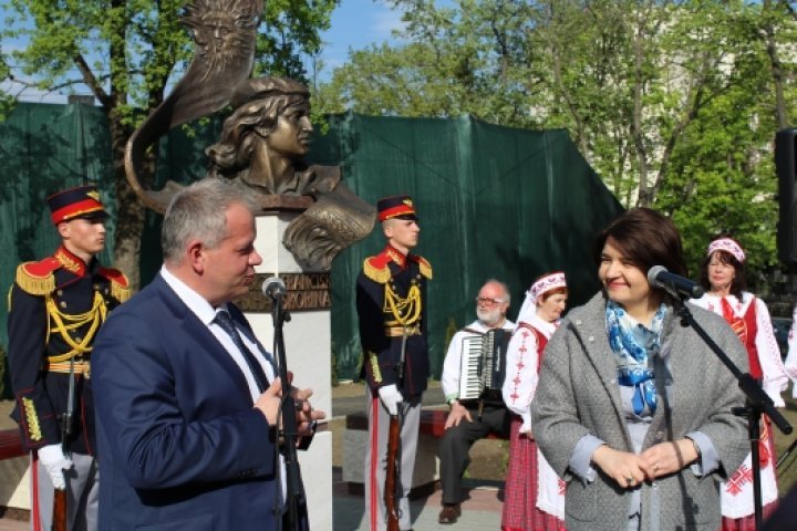 Francysk Skaryna bust unveiled in Chisinau. Ceremony attended by Minister Monica Babuc