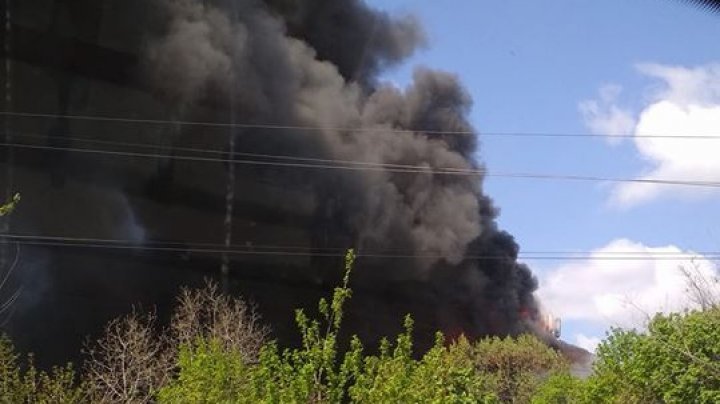 Fire at Science Academy of Moldova in Capital. Videos and Photos taken by eyewitnesses