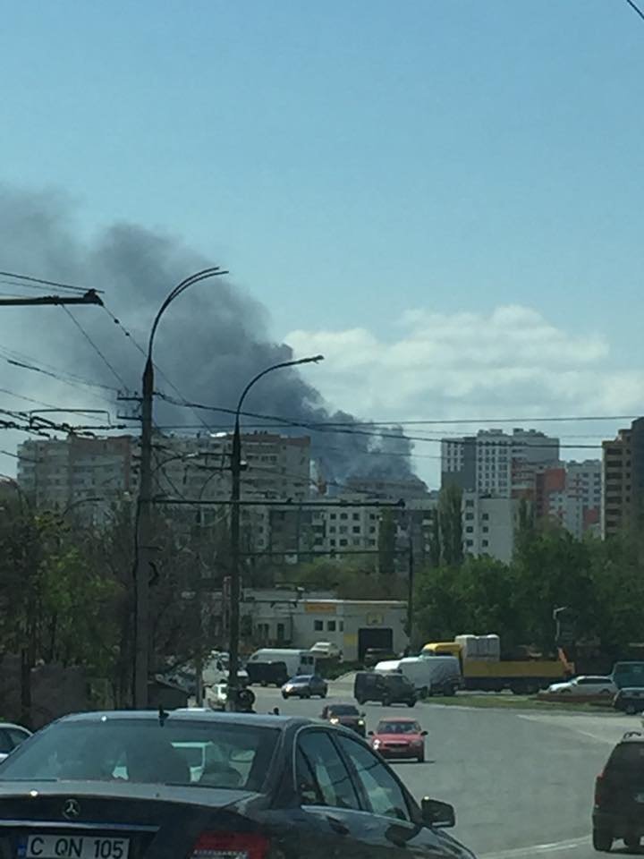 Fire at Science Academy of Moldova in Capital. Videos and Photos taken by eyewitnesses