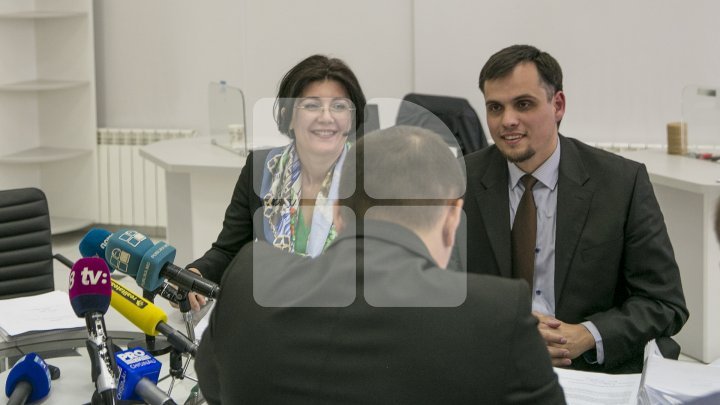 Silvia Radu submits CEC all signatures to run for Mayor of Chisinau 