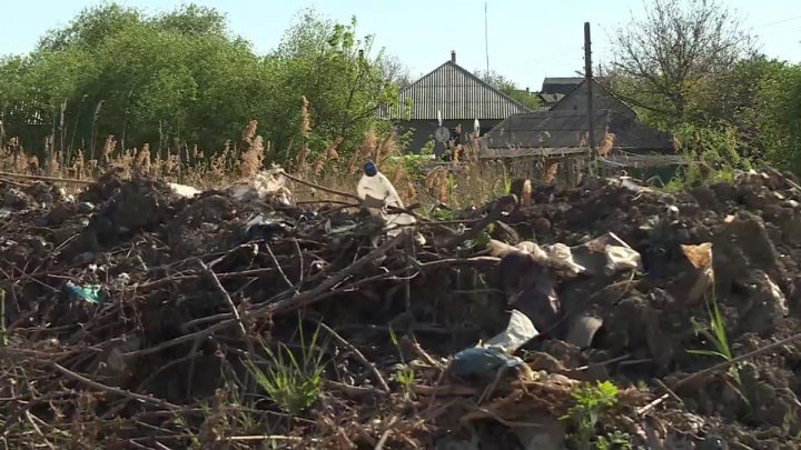 People from Bălţi displeased by local lake becoming a landfill