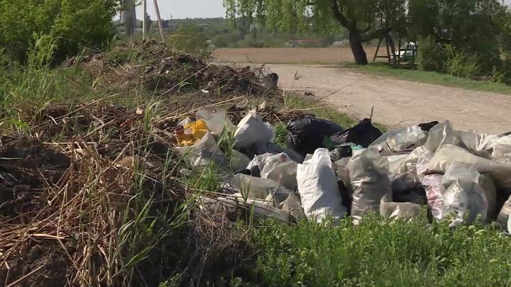 People from Bălţi displeased by local lake becoming a landfill