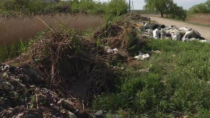 People from Bălţi displeased by local lake becoming a landfill