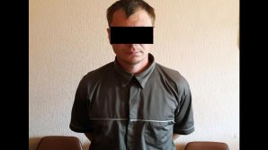 Pickpocketing in public transportation. Man from Capital stole purses of two women