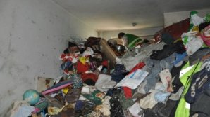 Unbelievable! An elder woman from Capital transformed her apartment into a landfill