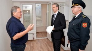 Eugen Sturza inspected construction works of service apartments for militants on Nicolae Testemițanu st. 