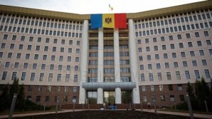 PAS, DA, PLDM rally before Parliament to oppose tax reduction for citizens 