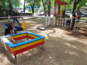 Happiness for Bacioi kids. No.176 has new playground now
