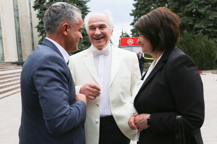 Grand concert held for May 9 in Chisinau. Over 50 000 people came to the event (PHOTOREPORT)