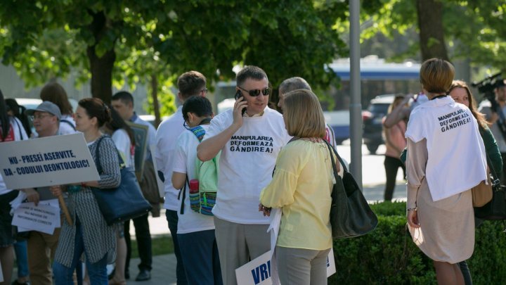 Journalists from Moldova organized a rally on World Press Freedom Day