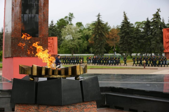 Thousands of people commemorated the fallen heroes from WWII at Eternitate Memorial Complex (Photo)