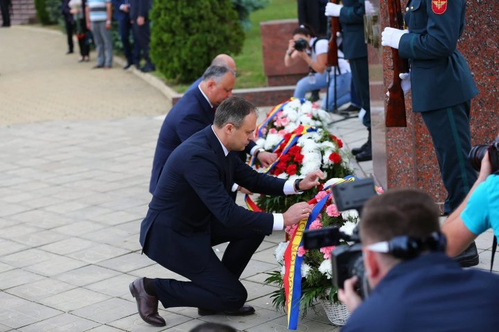 Thousands of people commemorated the fallen heroes from WWII at Eternitate Memorial Complex (Photo)