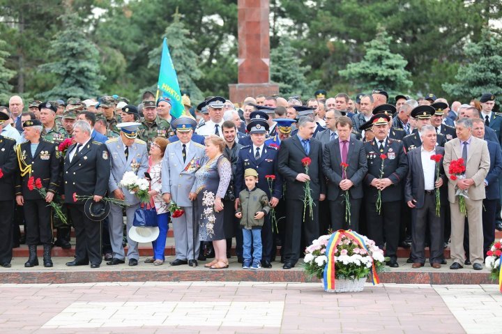 Thousands of people commemorated the fallen heroes from WWII at Eternitate Memorial Complex (Photo)