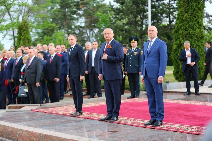 Thousands of people commemorated the fallen heroes from WWII at Eternitate Memorial Complex (Photo)