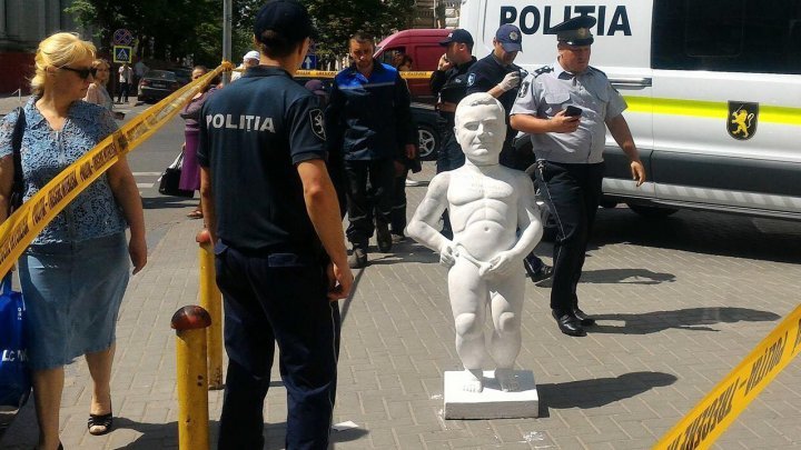 Offbeat protest against Andrei Năstase: Manneken Pis with PPDA leader's head. Reaction of Năstase 