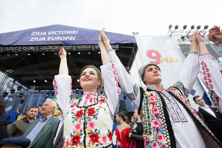 Grand concert held for May 9 in Chisinau. Over 50 000 people came to the event (PHOTOREPORT)