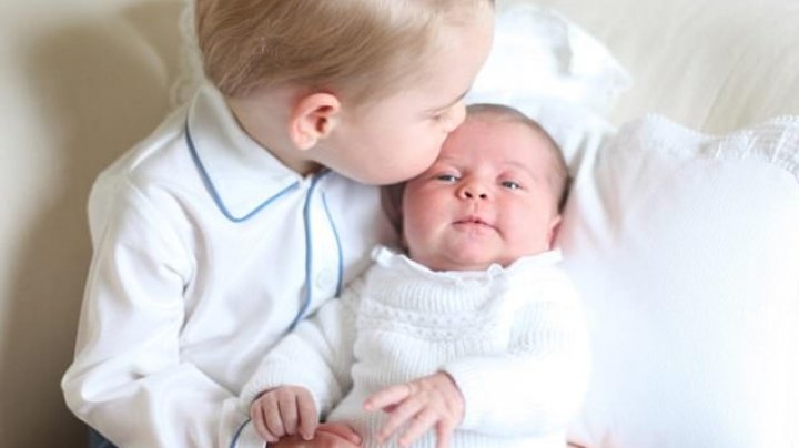 First photos of prince Louis ehld in a loving embrace of his older sister