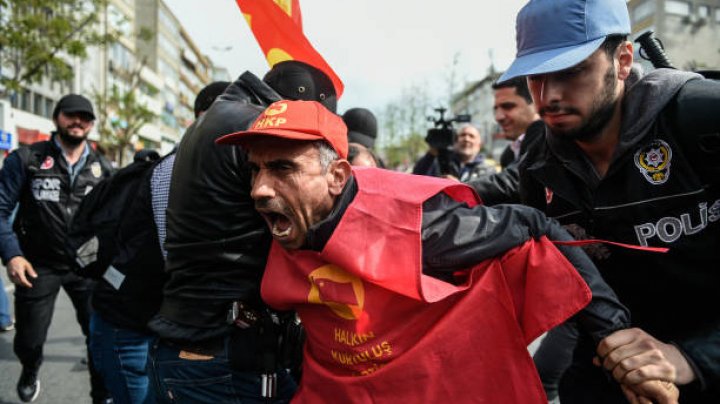 Police in Istanbul detain more protesters defying May Day ban